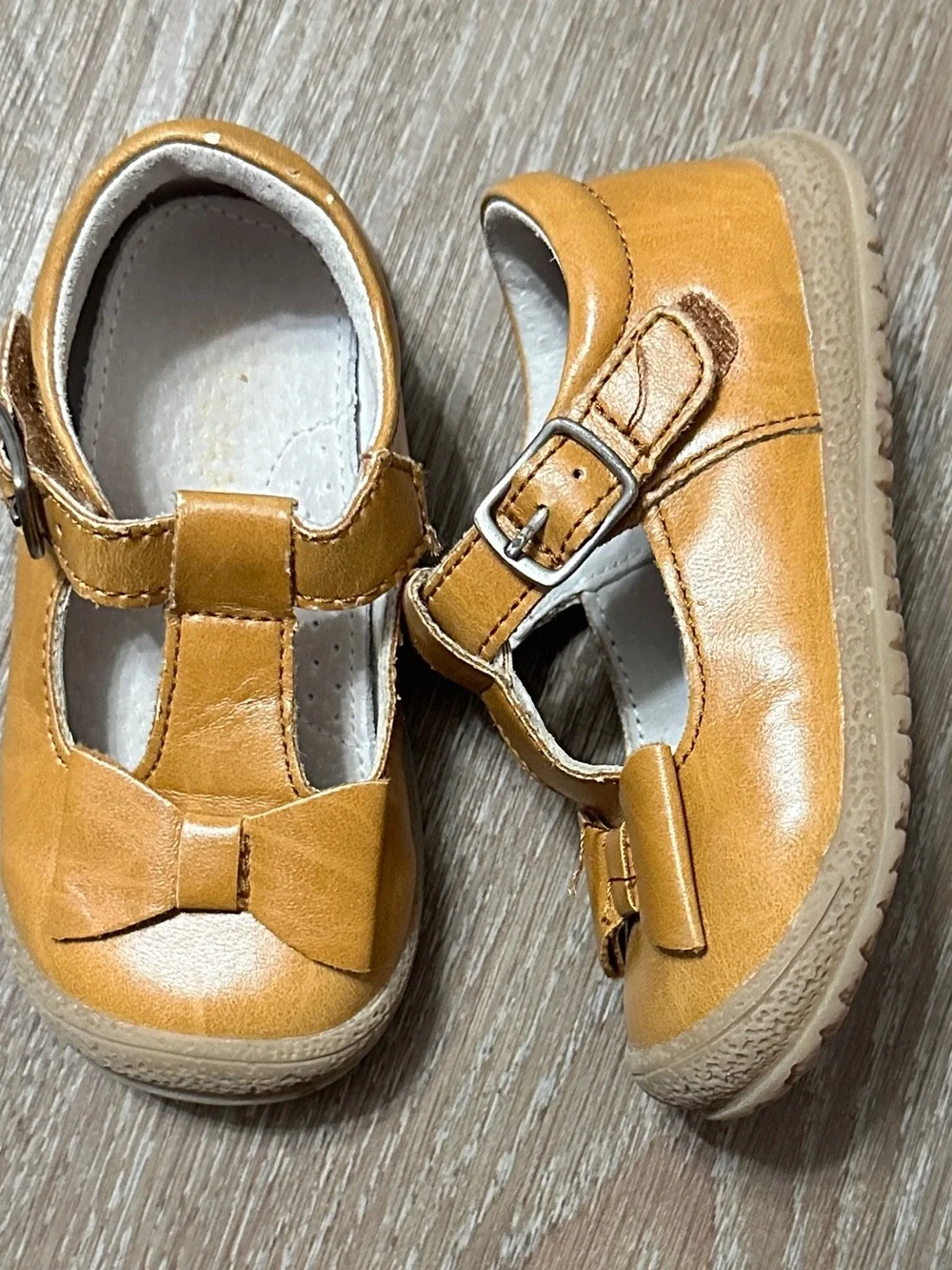 Girls' L'Amour Emma Bow T-Strap Mary Jane Shoe VGC Size 5 Tan Baby Toddler